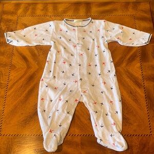 Lyda baby 100% Pima Cotton white footie with allover Airplane Print Size 6-9 m